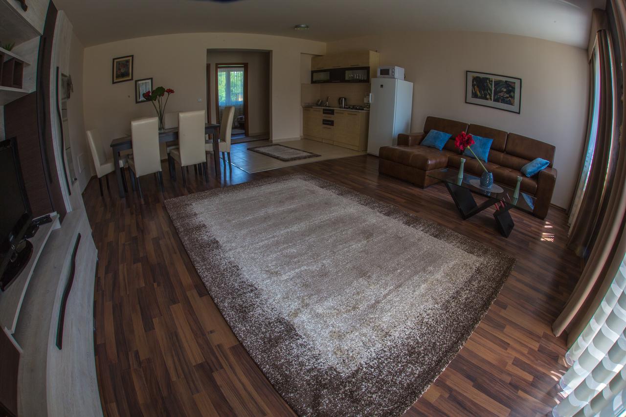 Aqua Line Apartmanhaz Hajduszoboszlo Bagian luar foto