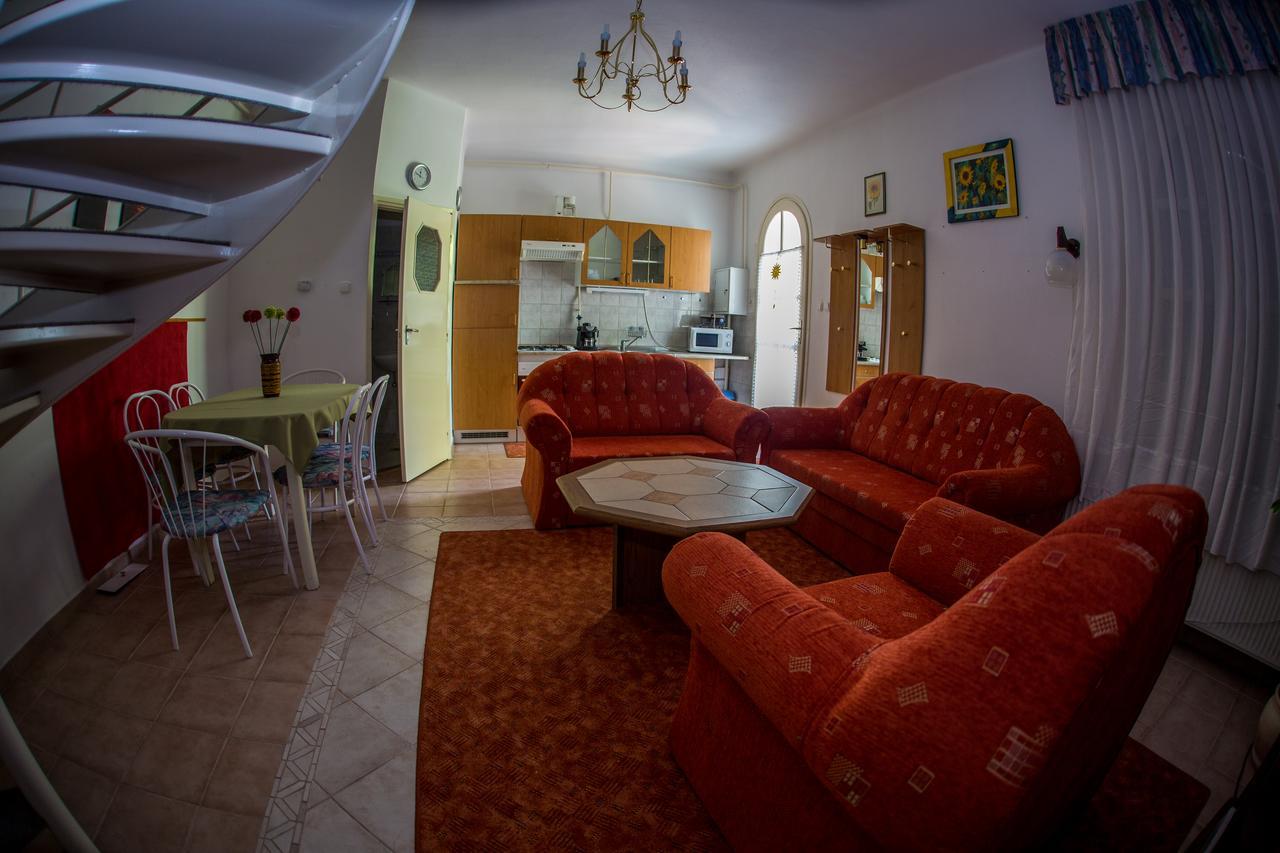 Aqua Line Apartmanhaz Hajduszoboszlo Bagian luar foto