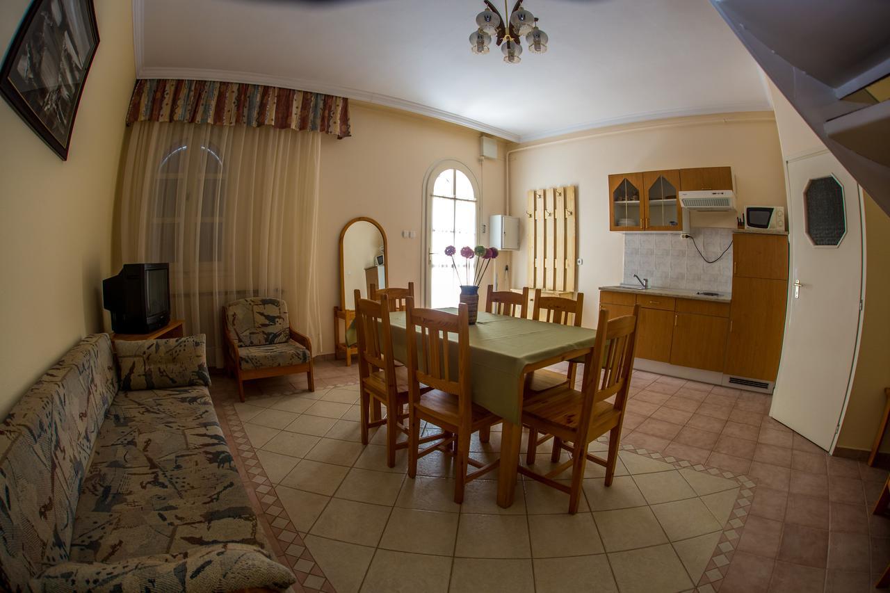 Aqua Line Apartmanhaz Hajduszoboszlo Bagian luar foto