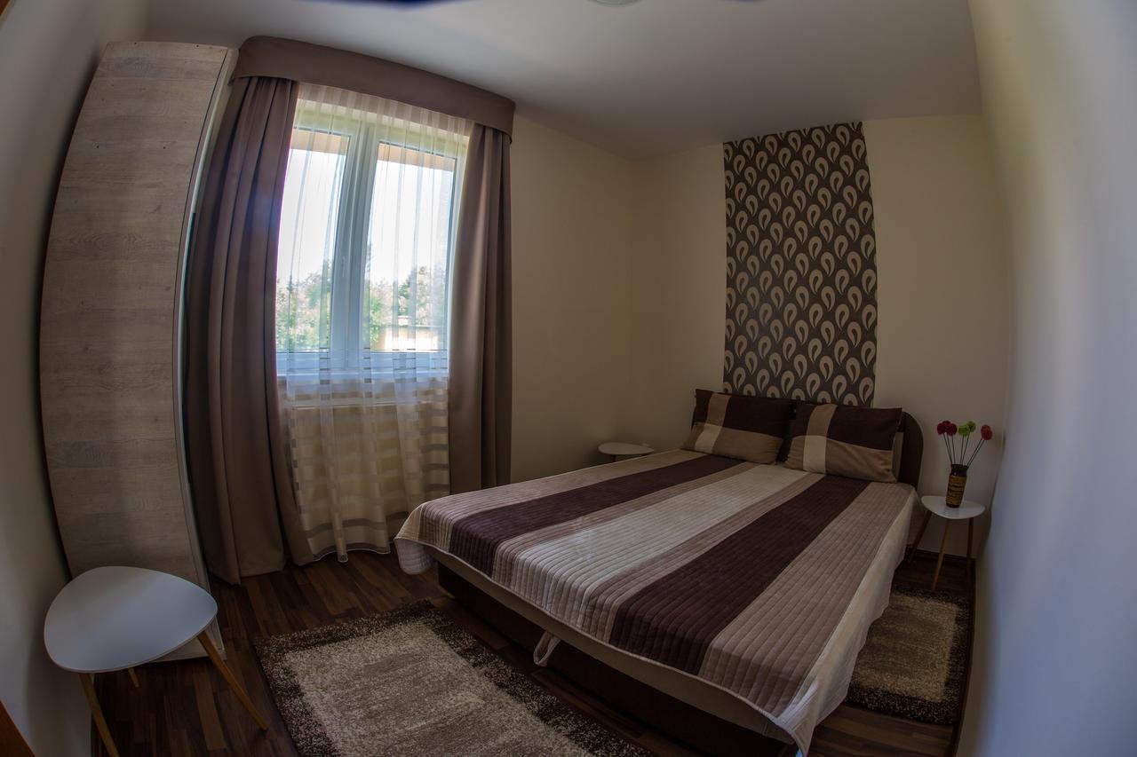 Aqua Line Apartmanhaz Hajduszoboszlo Bagian luar foto