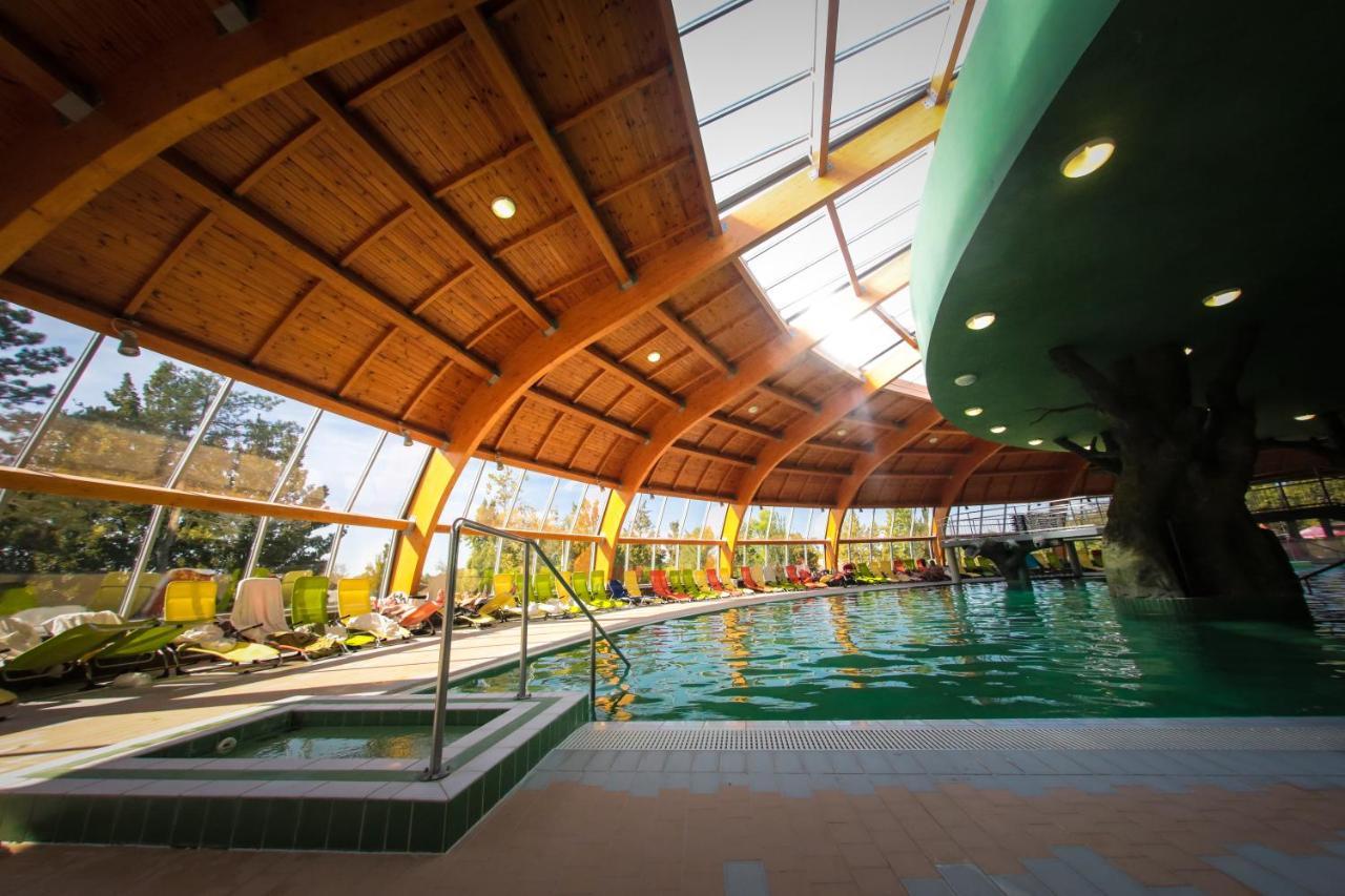 Aqua Line Apartmanhaz Hajduszoboszlo Bagian luar foto