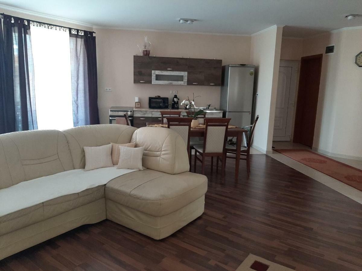 Aqua Line Apartmanhaz Hajduszoboszlo Bagian luar foto